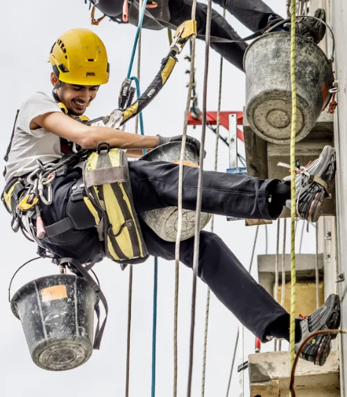 Stagiaire en formation cordiste urbain